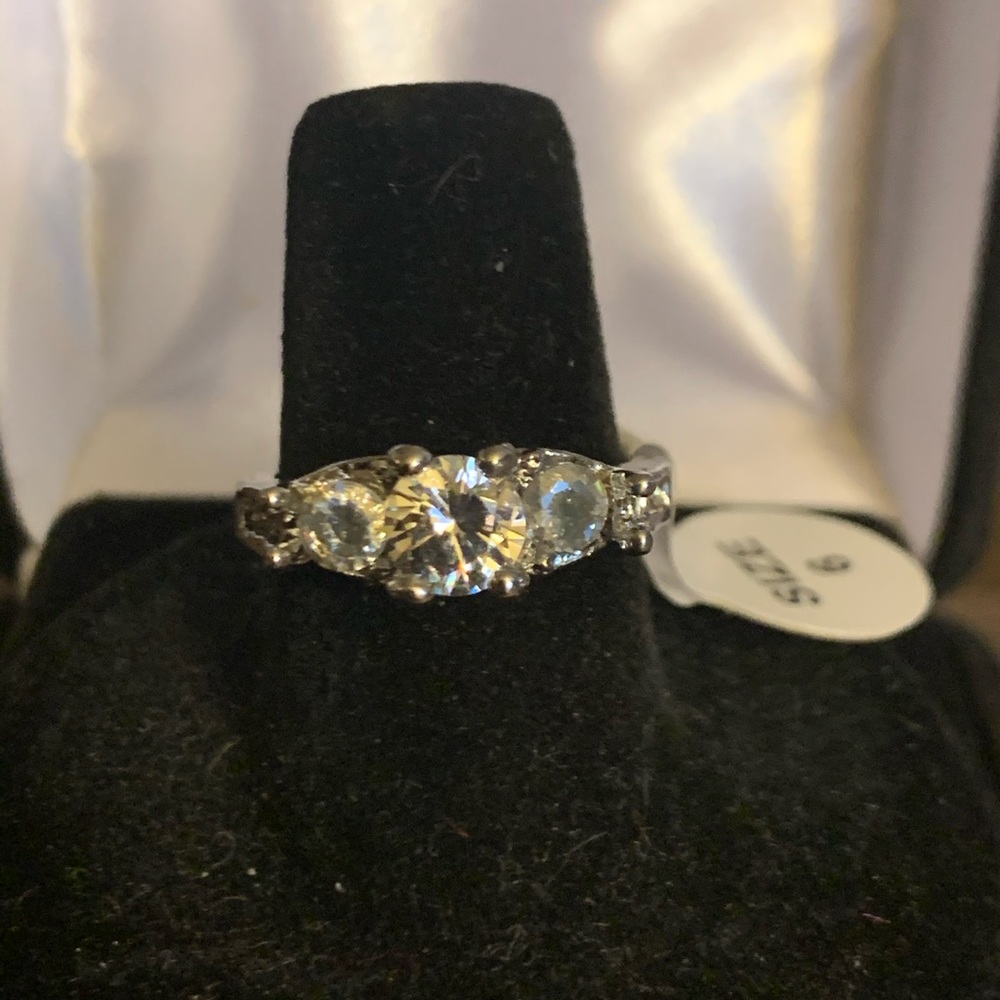 Diamond Ring  - Round Stones